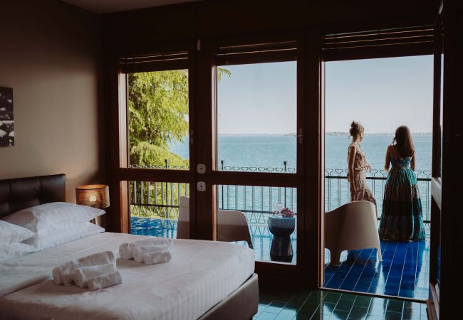 Villa in Moniga del Garda - Villa Dolcelago Lake front