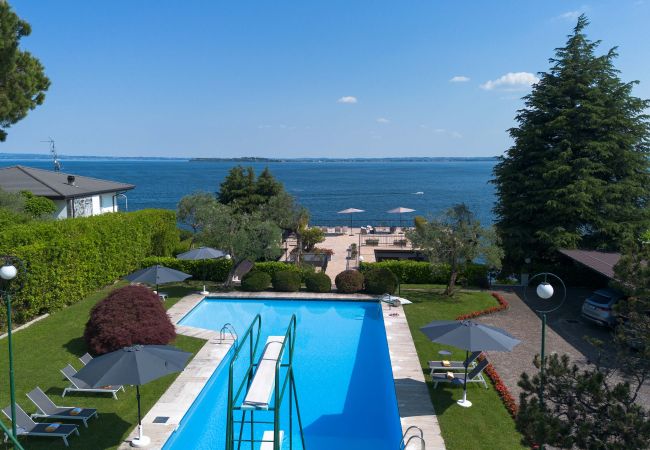 Villa in Moniga del Garda - Villa Dolcelago Lake front