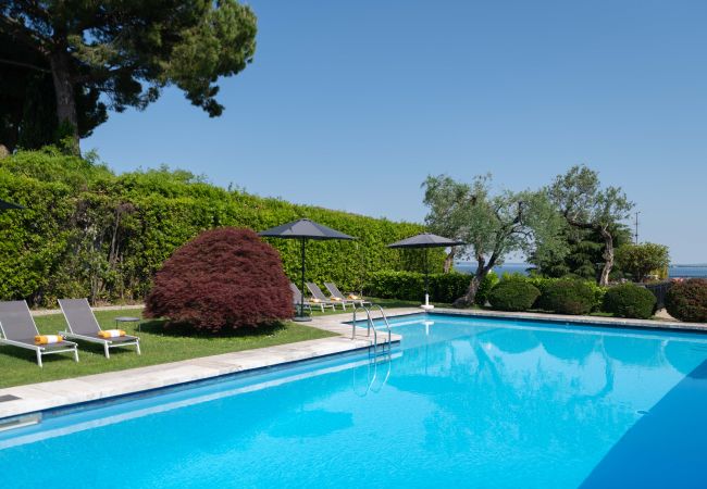 Villa in Moniga del Garda - Villa Dolcelago Lake front