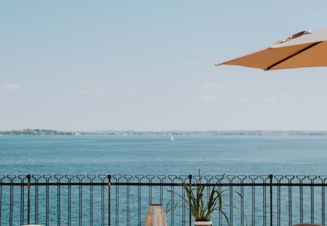 Villa in Moniga del Garda - Villa Dolcelago Lake front