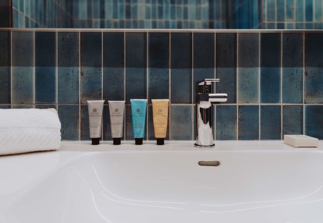 Villa in Moniga del Garda - Villa Dolcelago Lake front