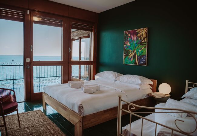 Villa in Moniga del Garda - Villa Dolcelago Lake front