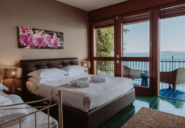 Villa in Moniga del Garda - Villa Dolcelago Lake front