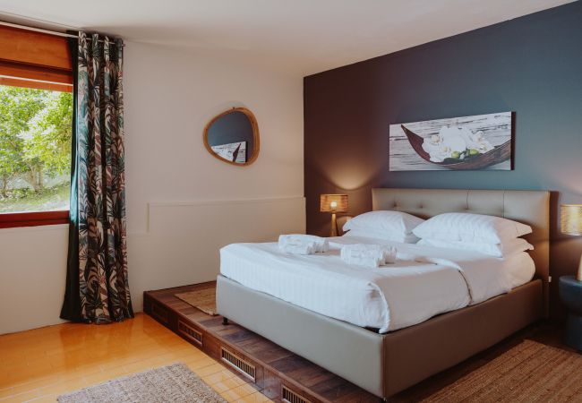 Villa in Moniga del Garda - Villa Dolcelago Lake front