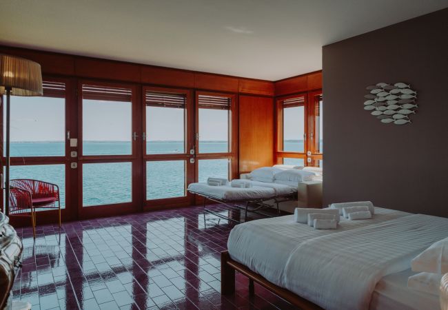 Villa in Moniga del Garda - Villa Dolcelago Lake front